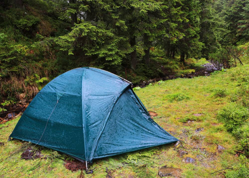 Guide to Setting Up a Tent in the Rain (15 Tips) • GudGear