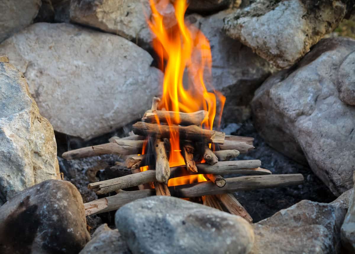 How to build a log cabin campfire