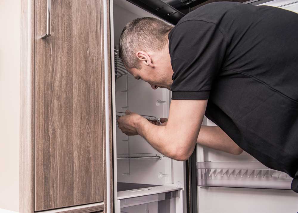 how do rv refrigerators work