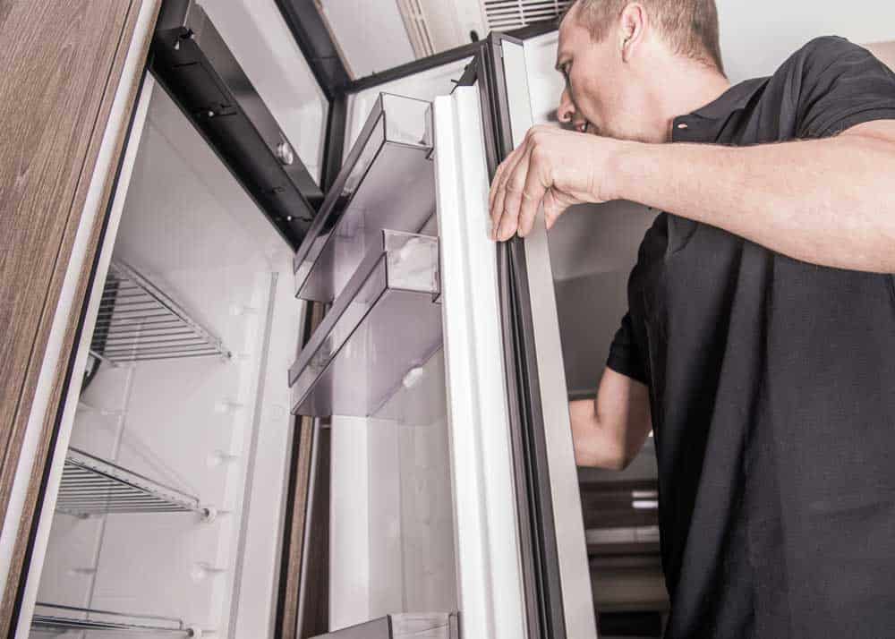 how does an rv refrigerator work
