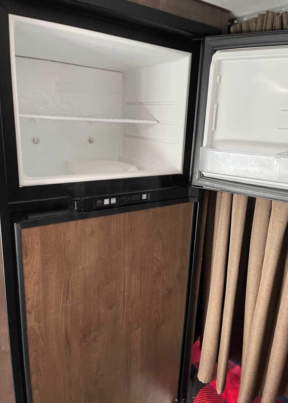rv refrigerator not working on electric
